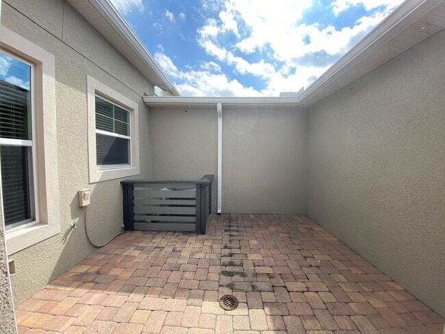 Building Photo - WINDERMERE TRAILS - 3BR/2.5BA PLUS DEN - WALK TO THE PARK