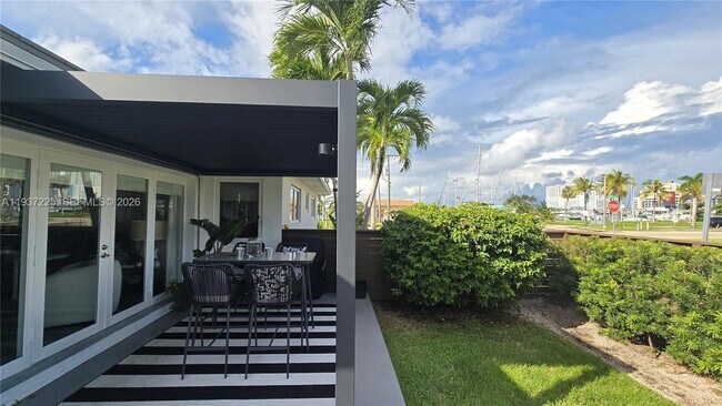 Building Photo - 800 Polk St