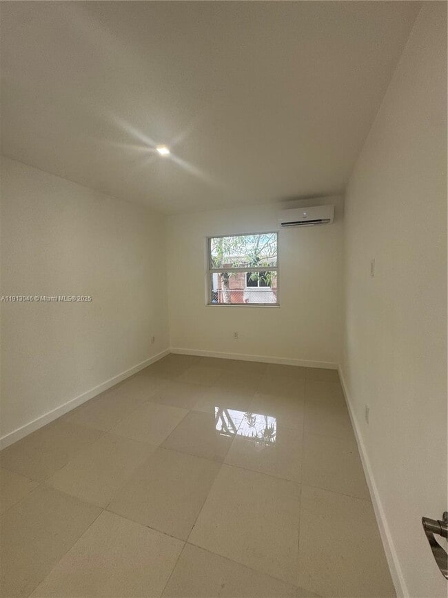 Building Photo - 53 NE 56th St