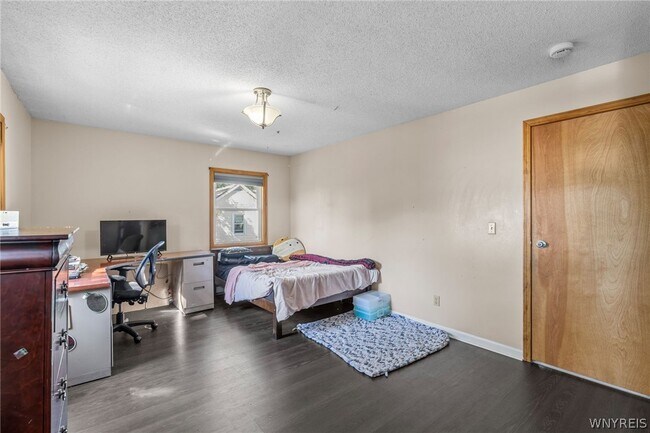 Building Photo - 114 Flohr Ave