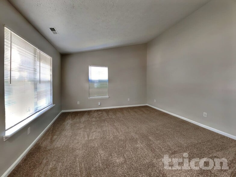 Building Photo - 4020 Waterfield Dr