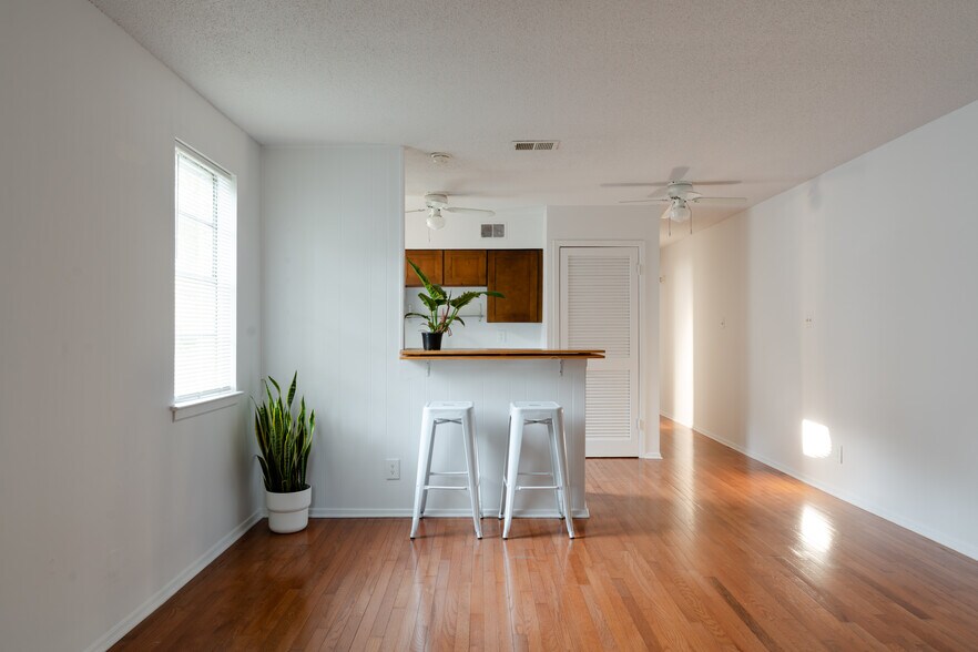 Building Photo - 1337 Vinton Ave