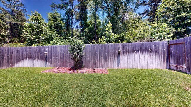 Building Photo - 16873 Short Pnes Dr