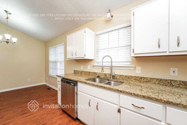 Building Photo - 6827 Summit View Dr