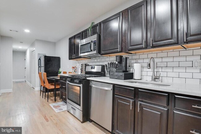 Building Photo - 1255 Raum St NE