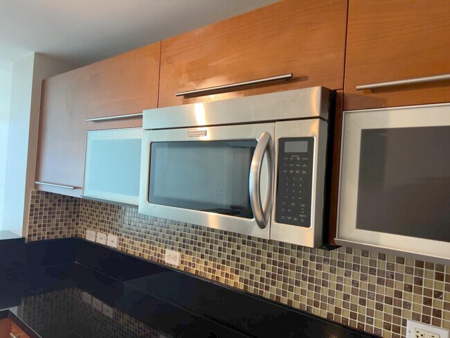 Building Photo - 253 NE 2nd St