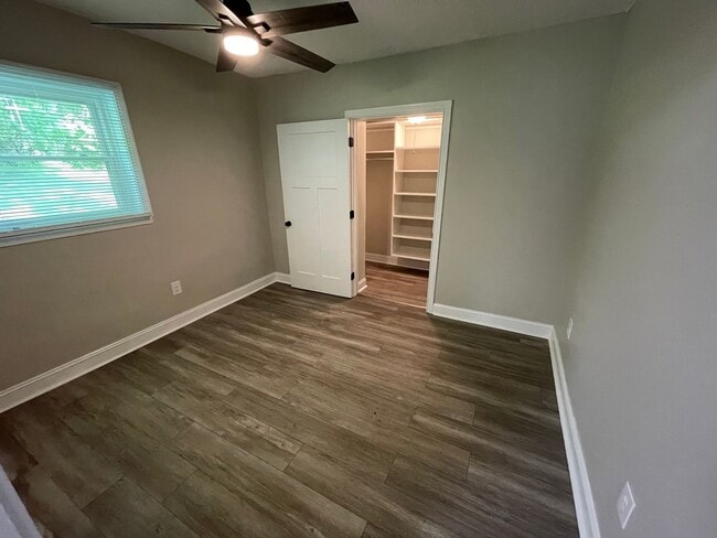Building Photo - Great Location Private Setting Home For Rent