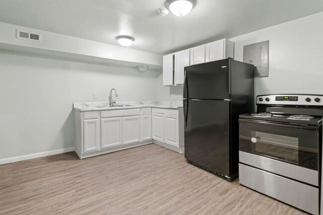 Building Photo - 1306 E 18th Ave