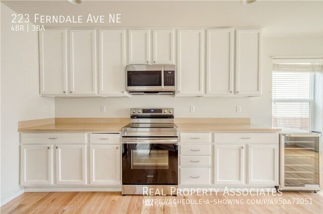 Building Photo - 223 Ferndale Ave NE