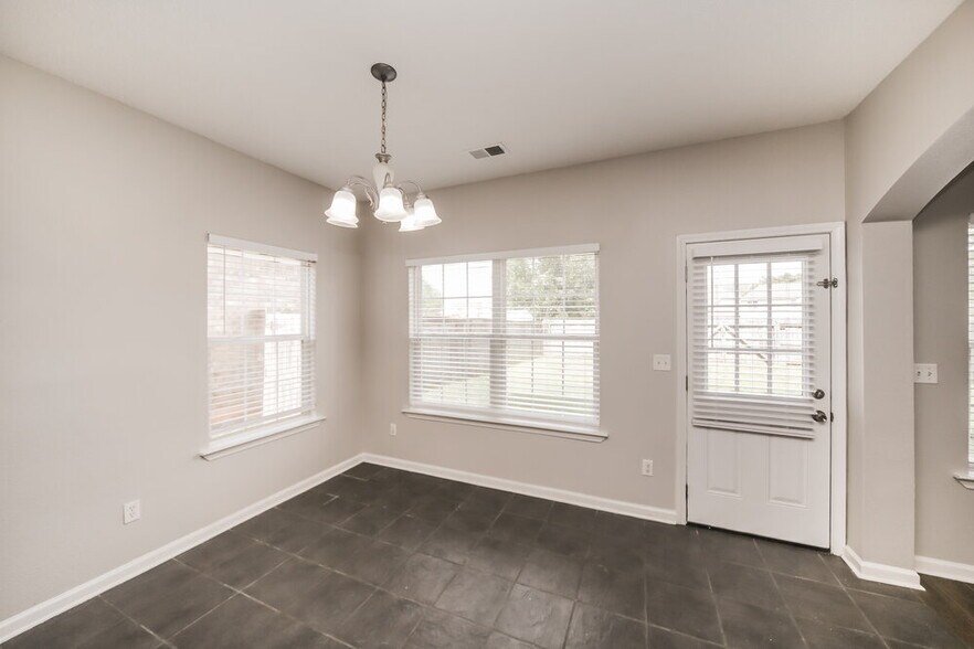 Building Photo - 7310 Green Ash Dr