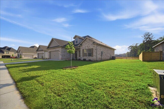 Building Photo - 307 Willowbrook Ln