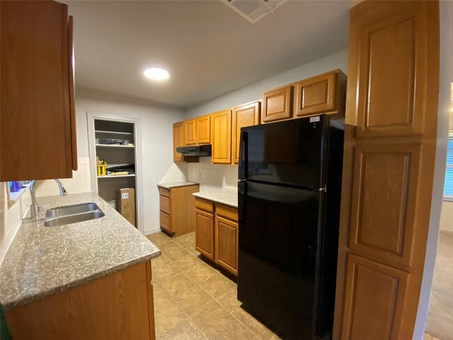 Building Photo - 315 S 3rd St