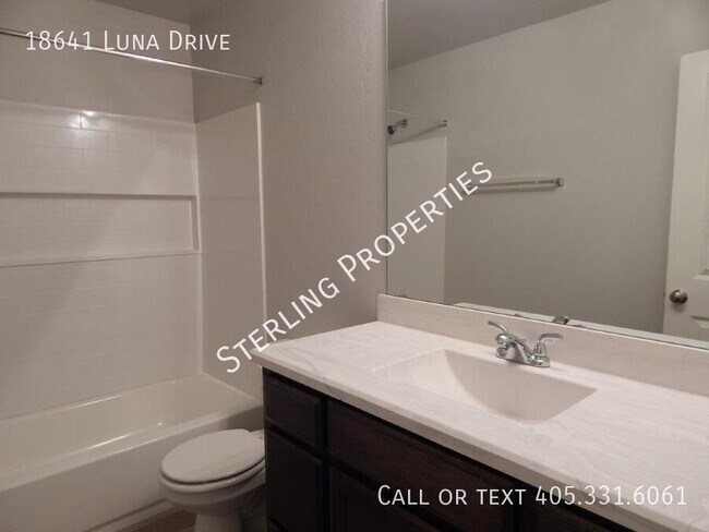 Building Photo - 18641 Luna Dr