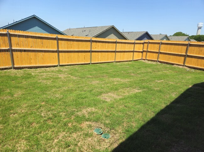 Building Photo - 810 Pawpaw Dr