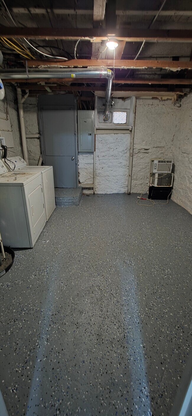 Building Photo - 2515 Christian St