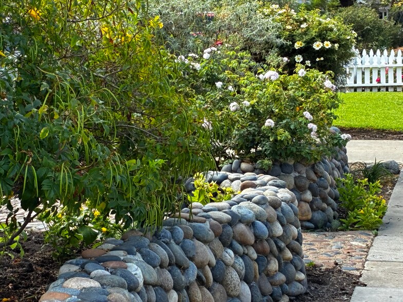 Building Photo - 341 N Shaffer St