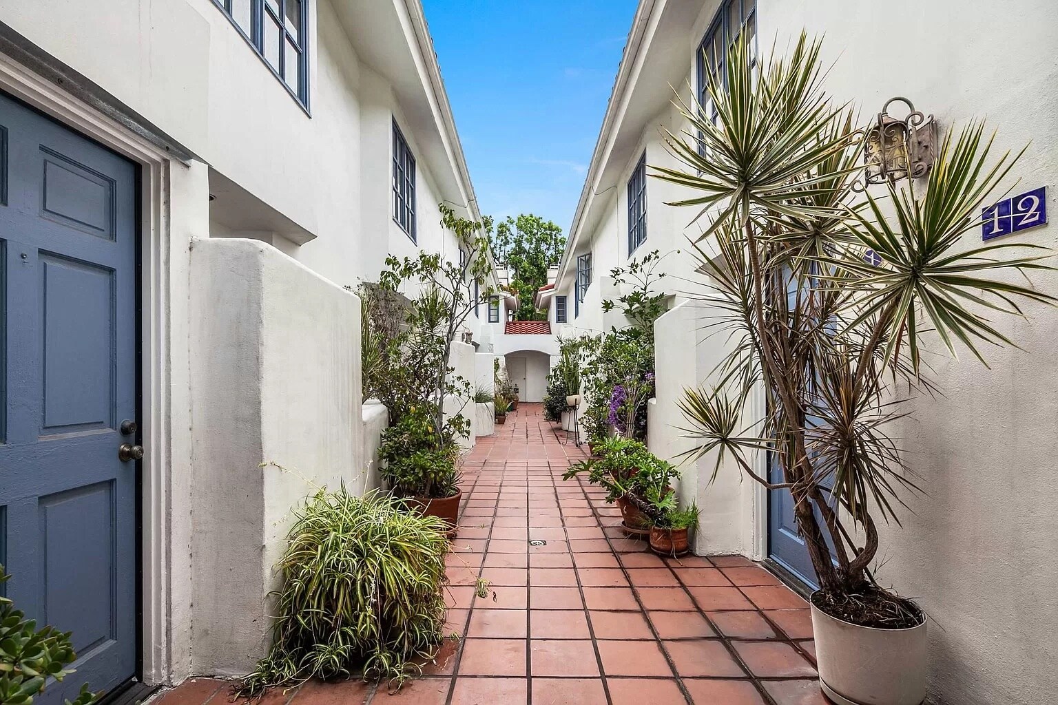Building Photo - 1440 N Fairfax Ave