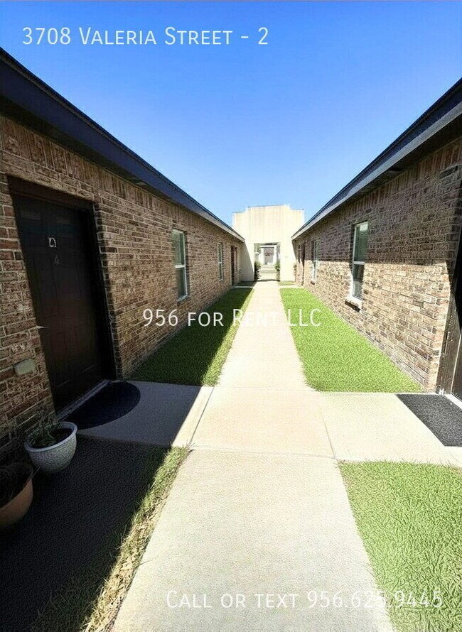 Building Photo - 3708 Valeria St