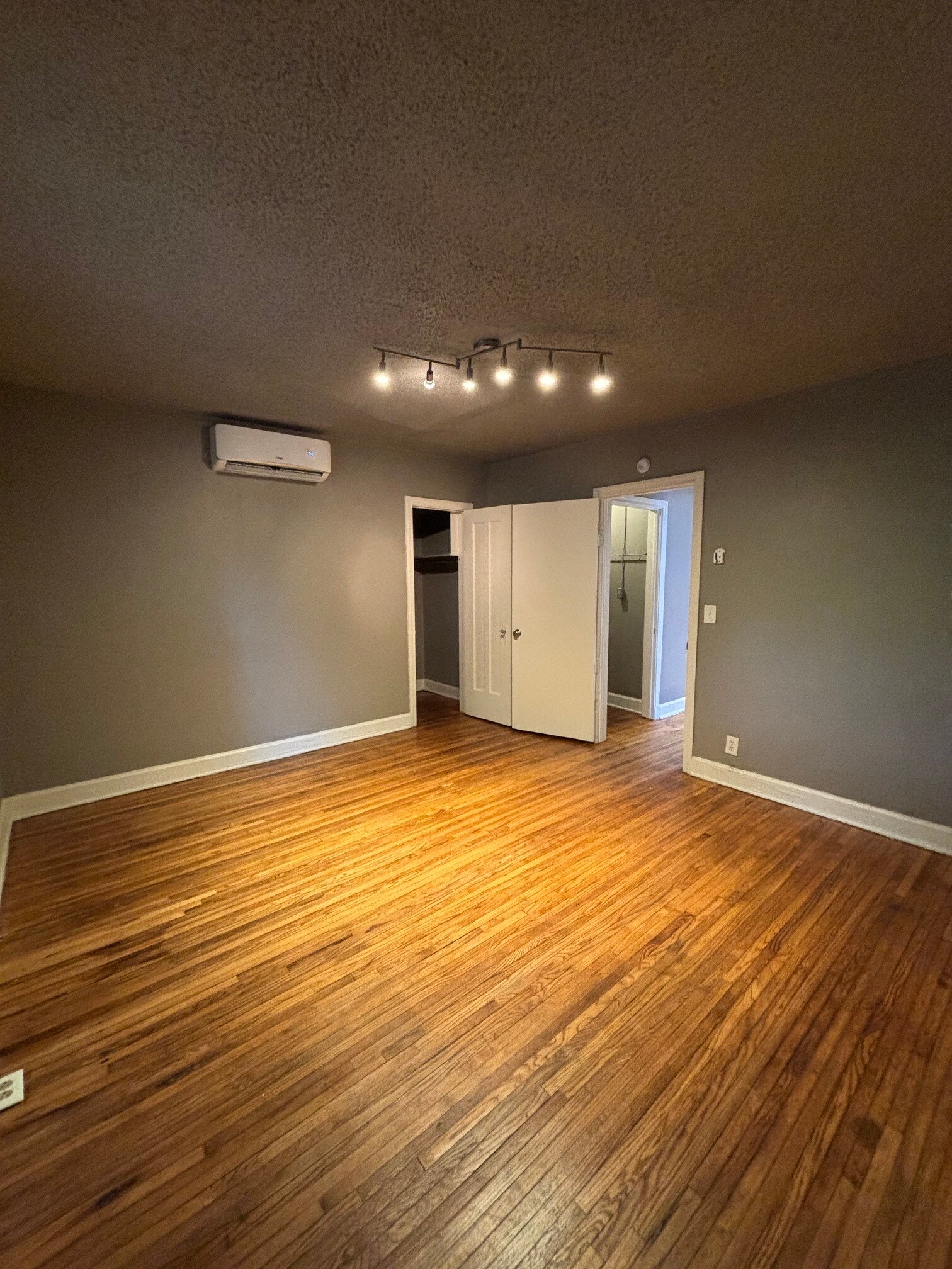 Building Photo - 807 N Columbia Pl