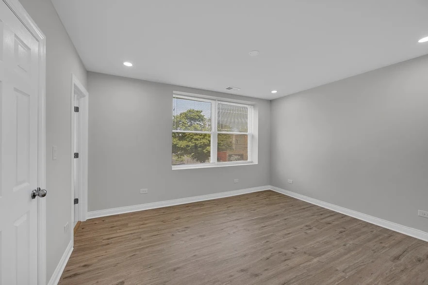 Building Photo - 6807 S Paulina St