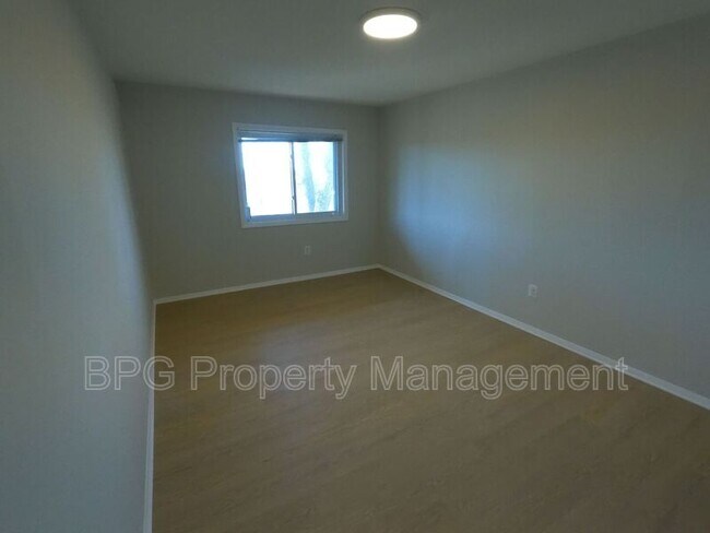 Building Photo - 8810 Wesley Ave