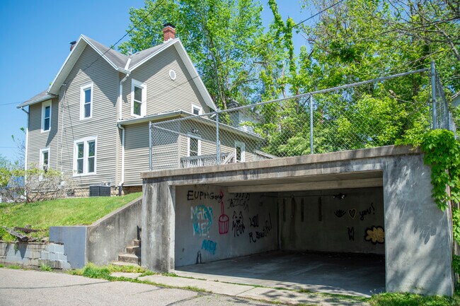 Building Photo - 98 N Lancaster St