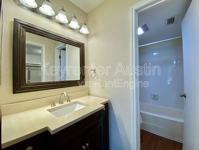Building Photo - 1601 Faro Dr