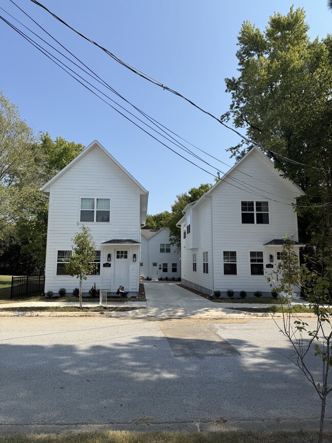 Building Photo - 1332 Van Buren Ave