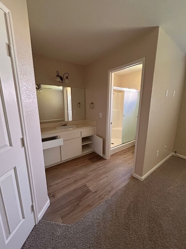 Building Photo - Nice home for rent in Visalia