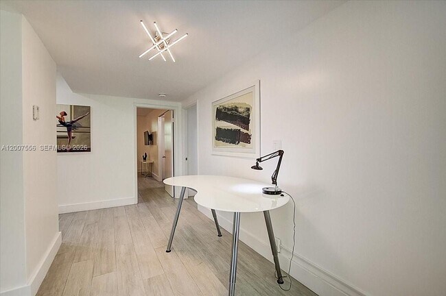 Building Photo - 276 Crandon Blvd