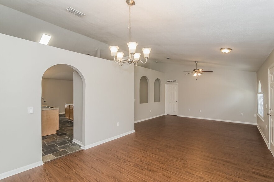 Building Photo - 12202 Glenn Hollow Dr