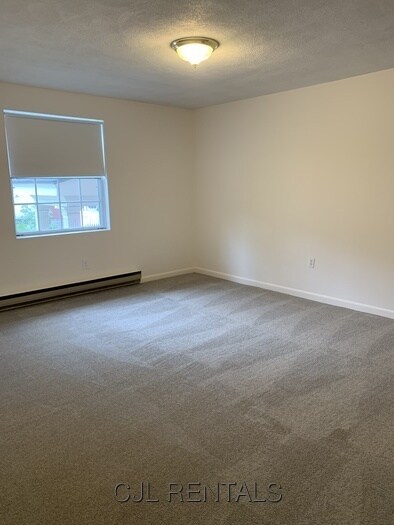 Building Photo - 2 Viking Ct