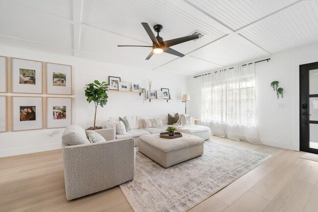 Building Photo - 232 Wellesley Dr