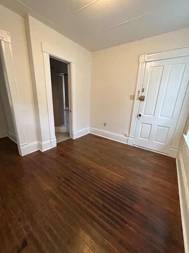 Building Photo - One Bedroom Apartment on the Northside