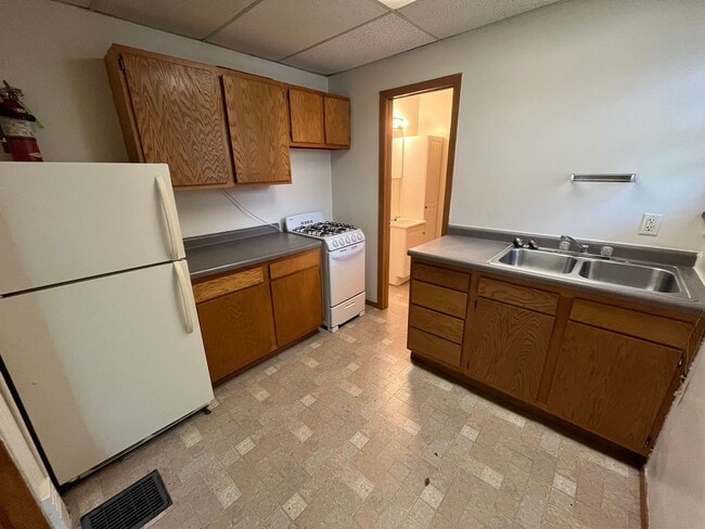Building Photo - 405 3rd Ave SE