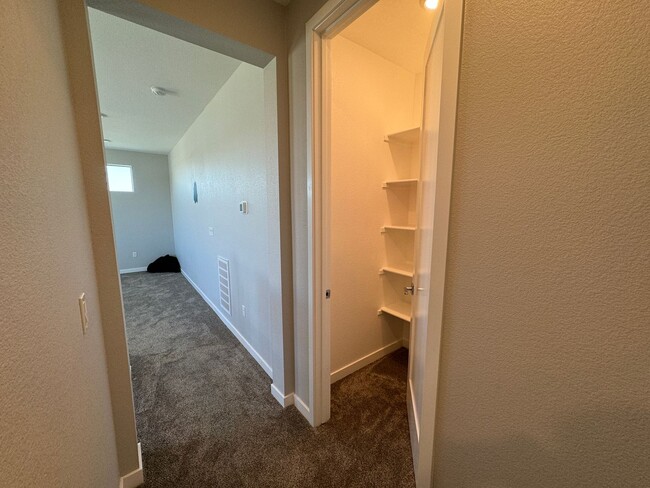 Building Photo - New Ryder Home Tons of Upgrades