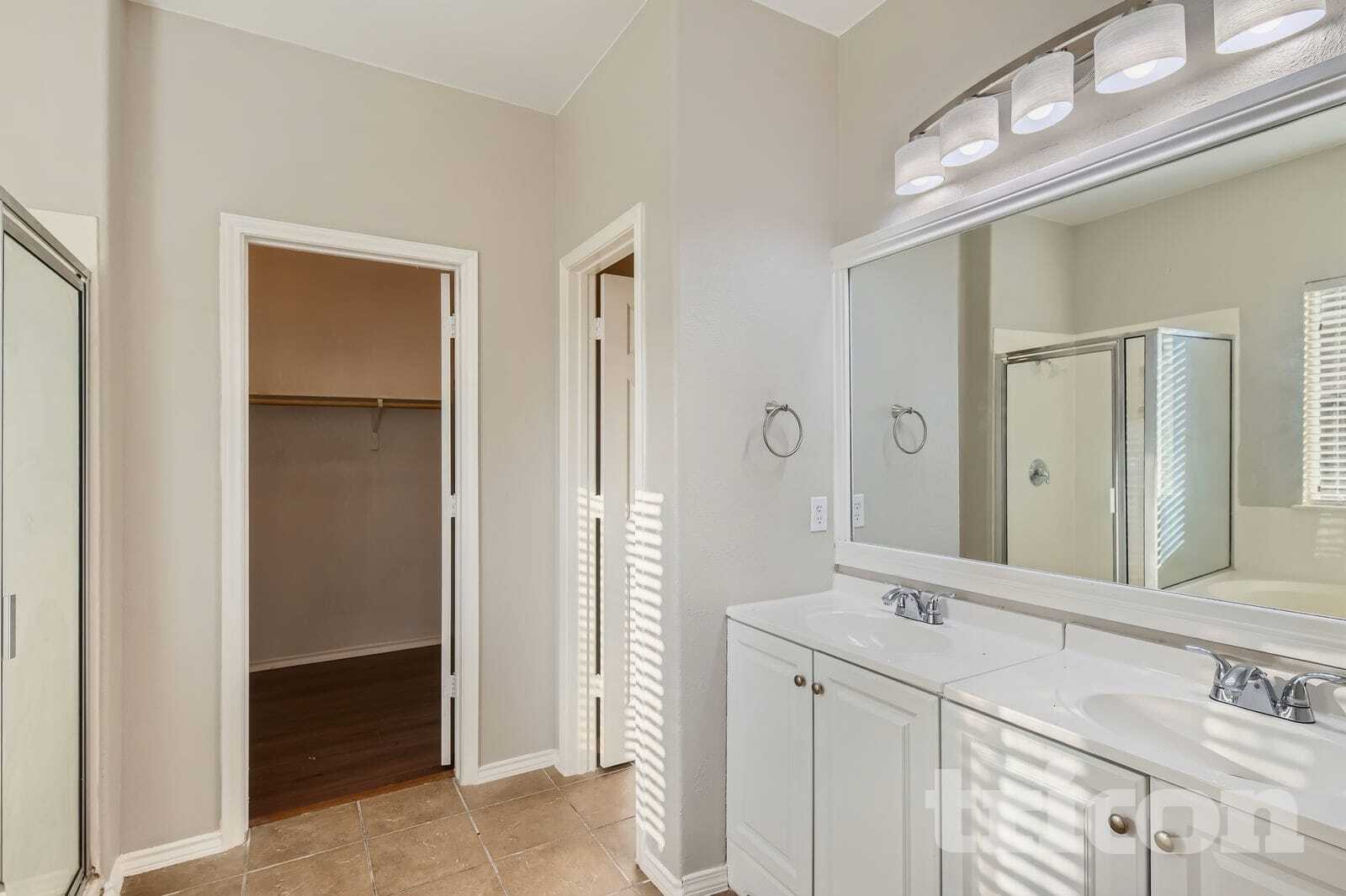 Building Photo - 257 Verano Dr