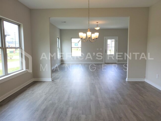 Building Photo - Home for Rent in Clanton, AL! Available to...