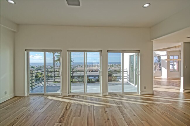 Building Photo - Beautifully Remodeled, 4BR4.5BA Hill Section Home w/ Amazing Panoramic Ocean Views, 3 Decks, Atri...