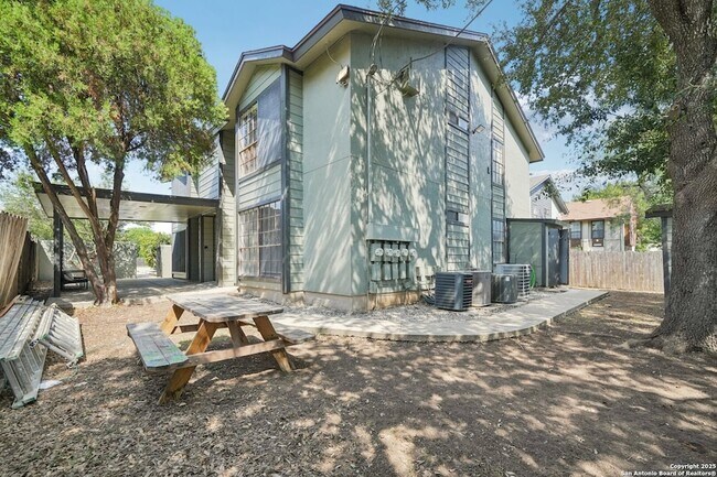 Building Photo - 10609 Starcrest Dr