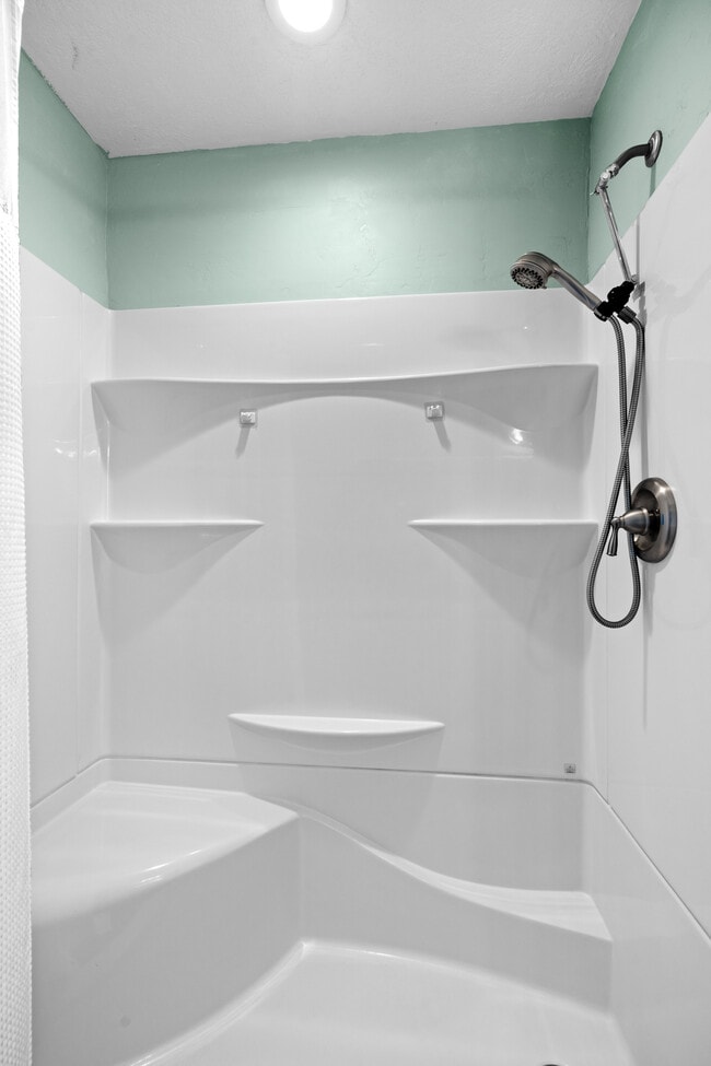 Building Photo - 428 Edwards Ave