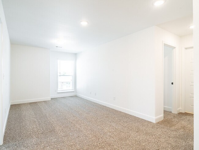 Building Photo - 2161 Wildflower Dr