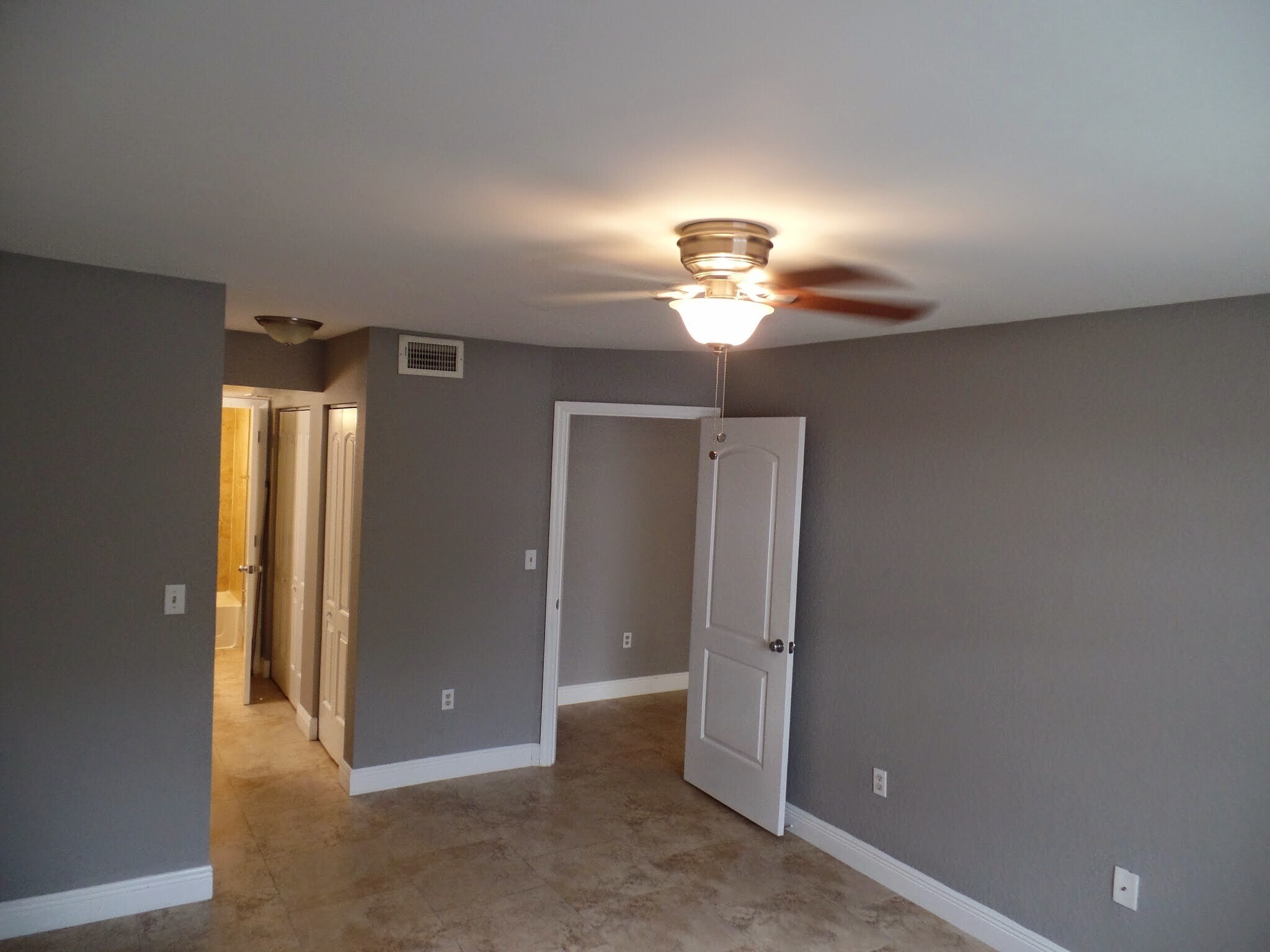 Building Photo - 2880 N Oakland Forest Dr