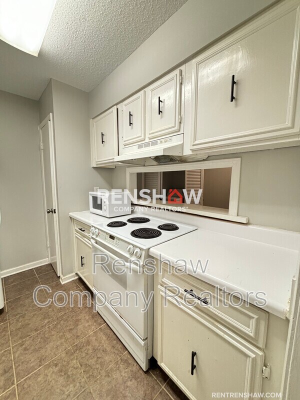 Building Photo - 6436 Macon Rd