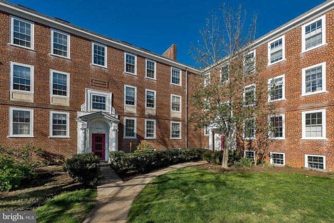 Building Photo - 3888 Porter St NW