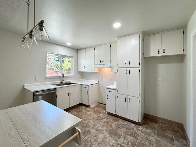 Building Photo - 210 SW 142nd Ave
