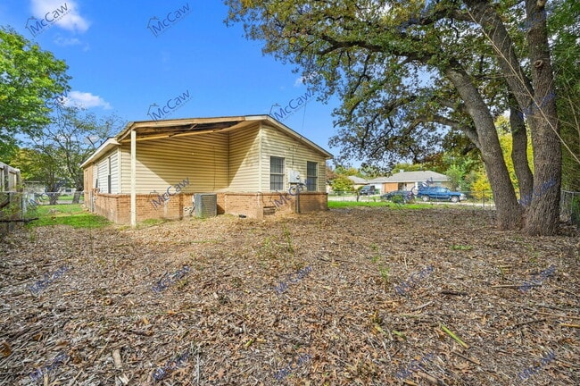 Building Photo - 14614 Seminole Dr