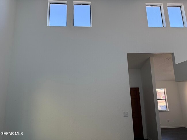 Building Photo - 1531 Common Dr