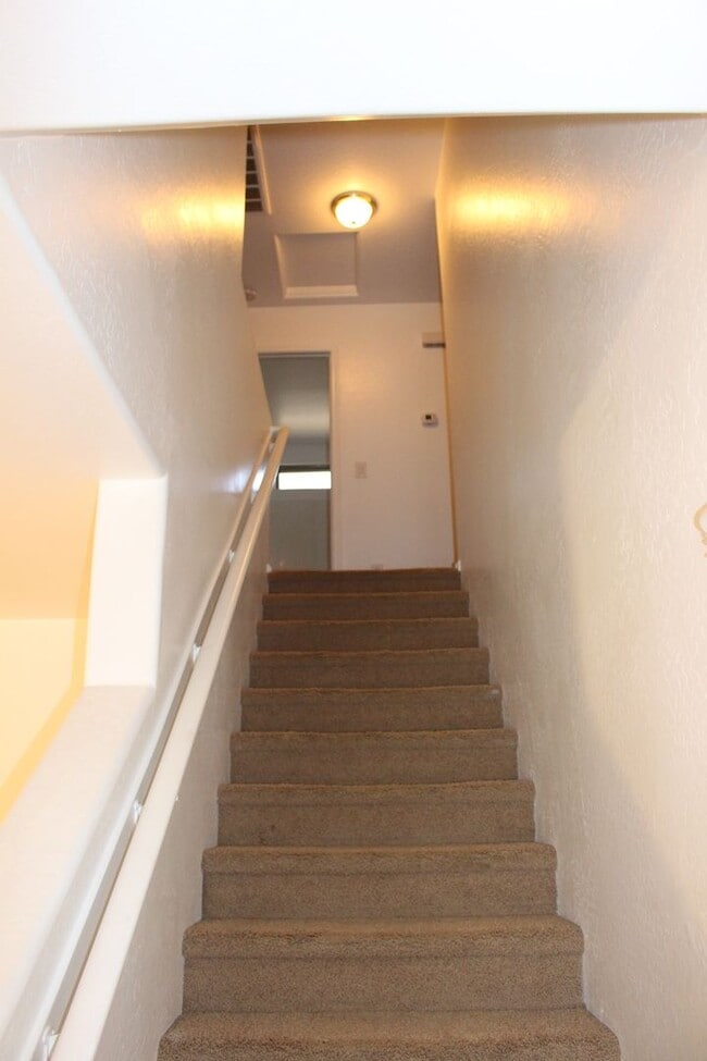 Building Photo - 4 bed 2.5 bath Magic Ranch Home