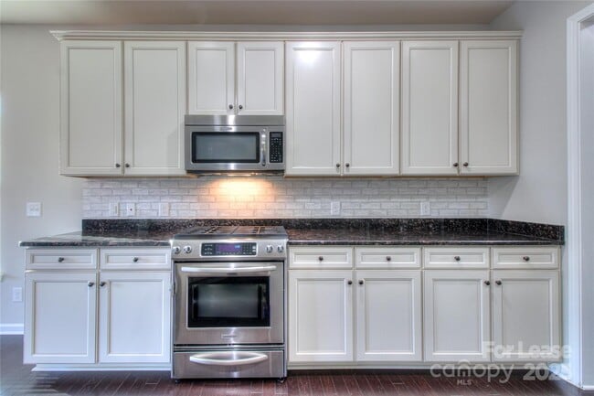 Building Photo - 1444 Ridgehaven Rd